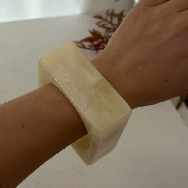 Women's Irregular Geometric Blooming Resin Bracelet