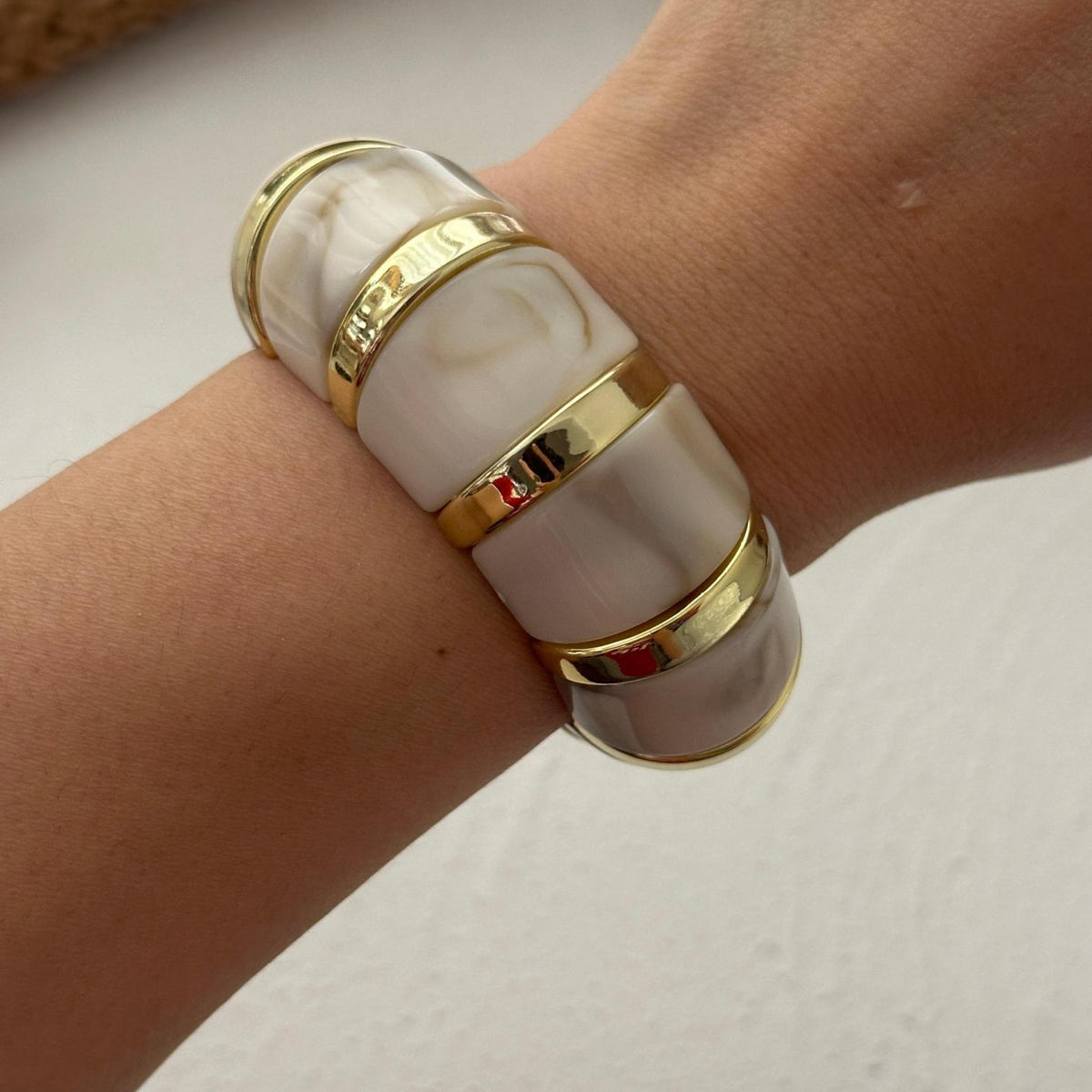 Women's Irregular Geometric Blooming Resin Bracelet