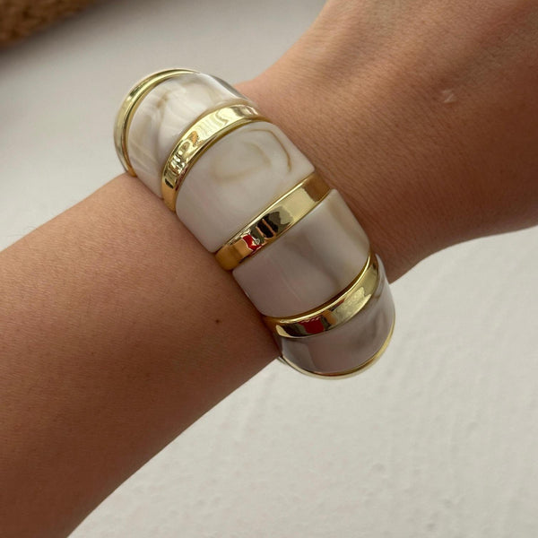 Women's Irregular Geometric Blooming Resin Bracelet
