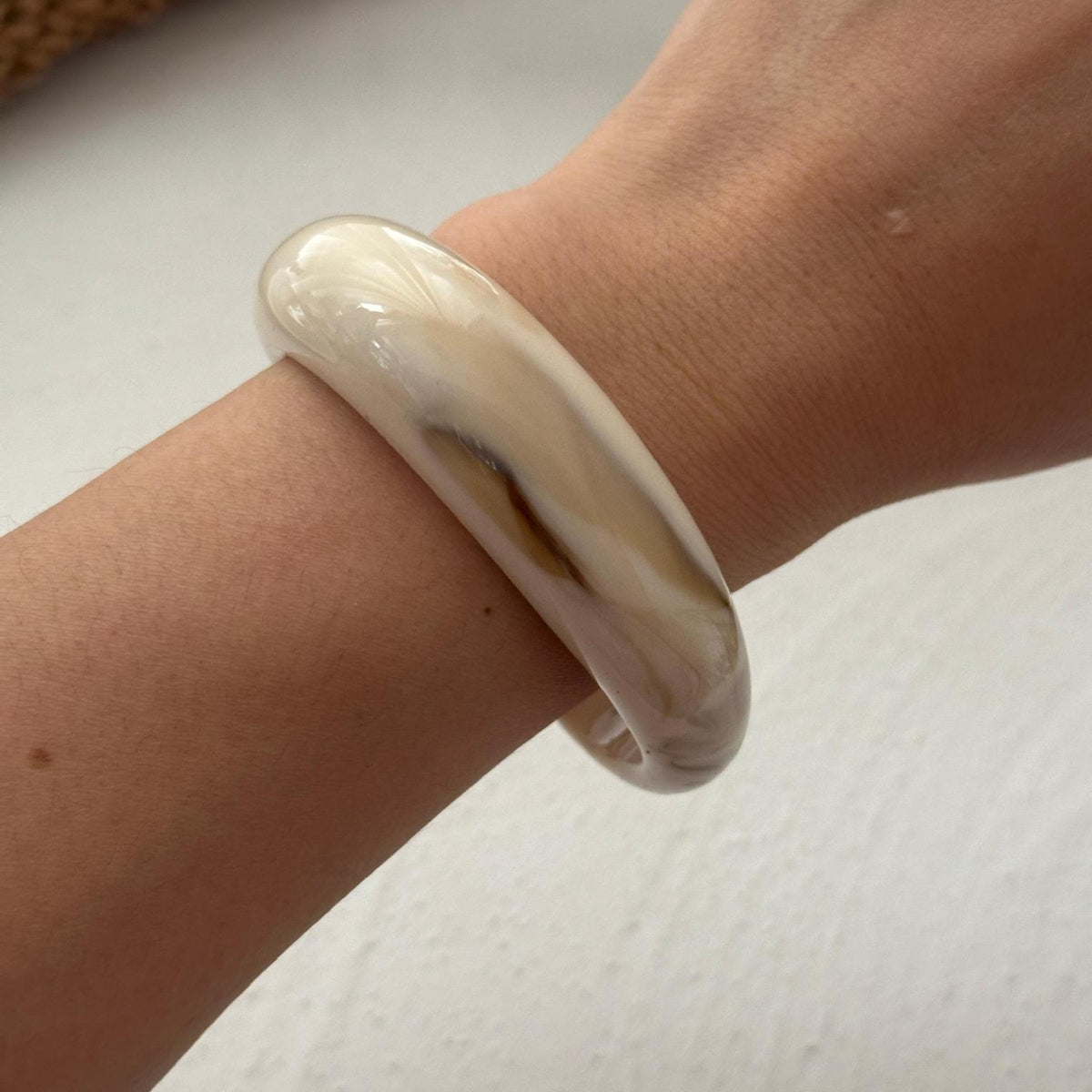 Women's Irregular Geometric Blooming Resin Bracelet